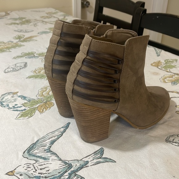 Brown size 10 suede booties - Picture 2 of 4
